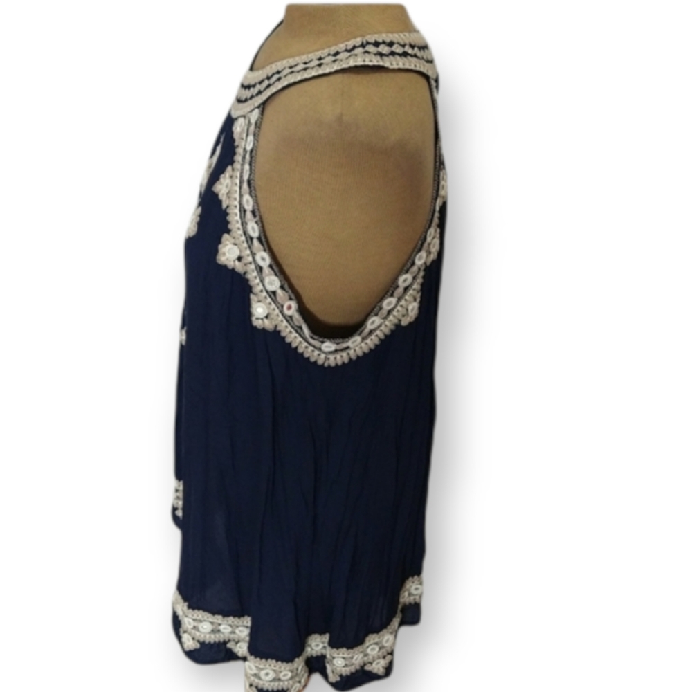 Saftire Embroidered Sleeveless Blouse - Picture 2 of 6